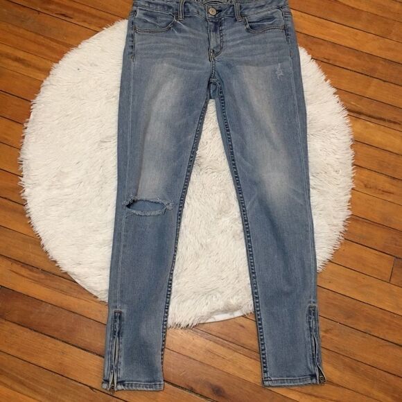 American Eagle Outfitters Denim - American Eagle 🦅 zipper bottom 1 knee slit skinny